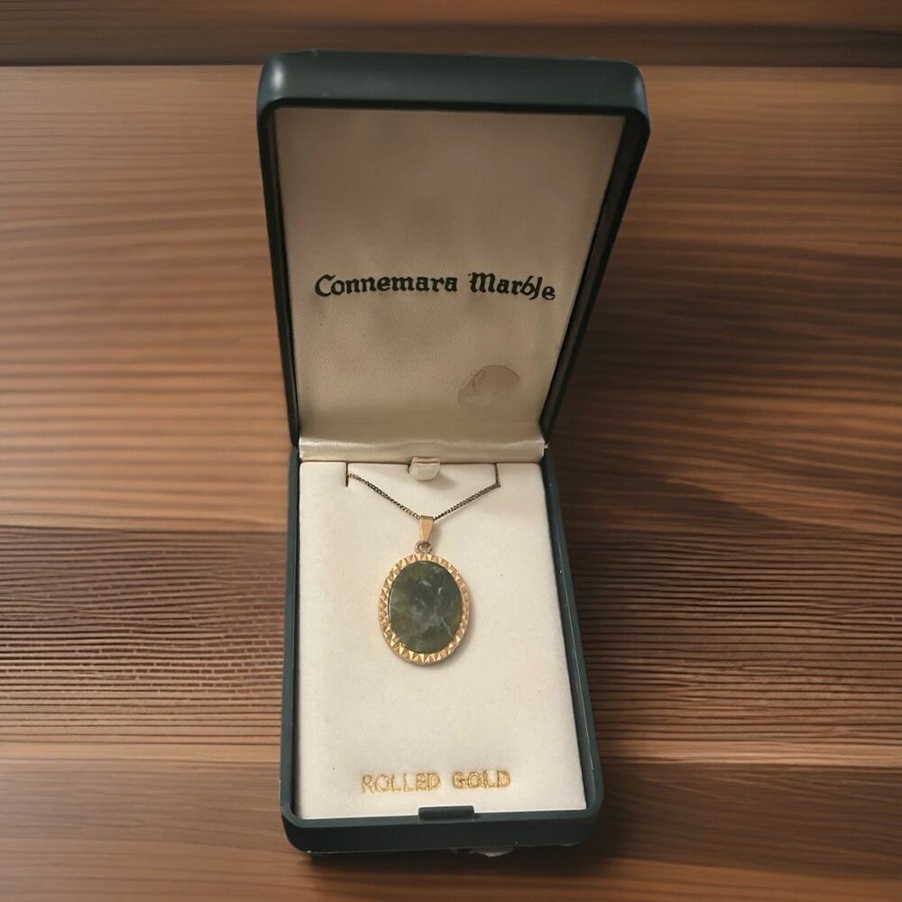 VTG Irish Connemara Marble Rolled Gold Celtic Oval Pendant Necklace 12-14k